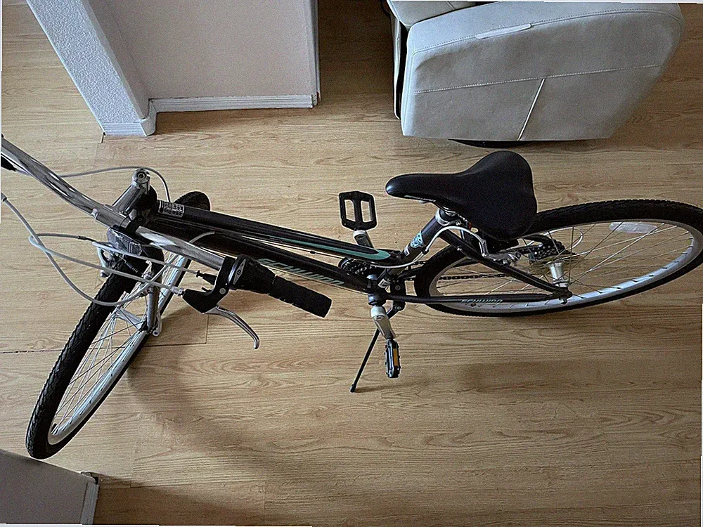 Schwinn Multi Use Bike 700c Wheels 18 Speeds Hybrid (brand New Not Riden)